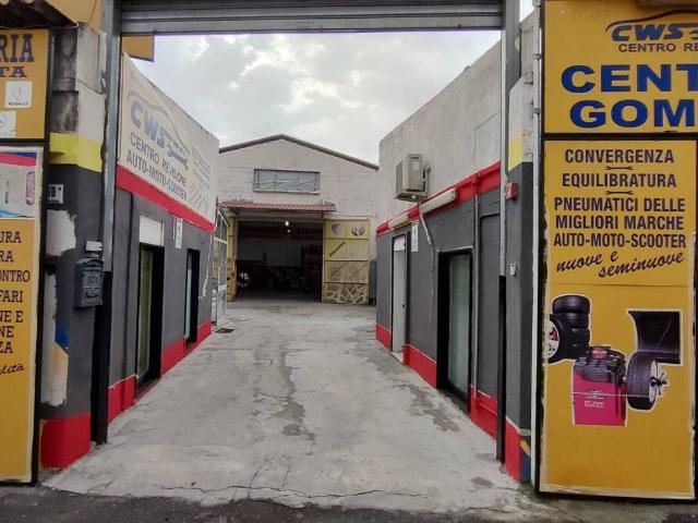 Locale Commerciale in affitto a Picanello-Ognina-Barriera-Canalicchio, Catania
