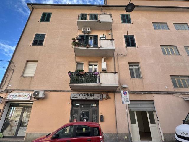 Locale Commerciale in affitto a Calabria, Catanzaro