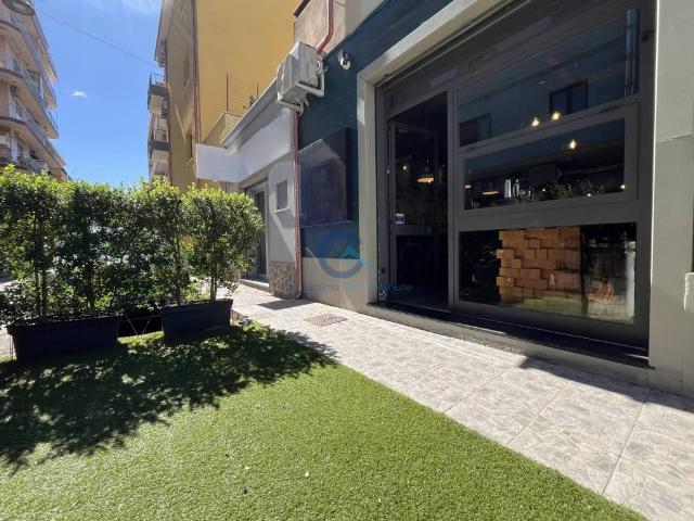 Locale Commerciale in affitto a Calabria, Catanzaro