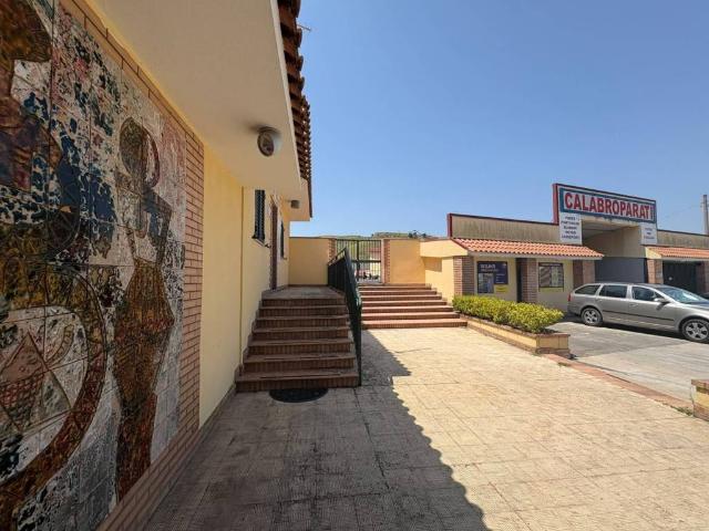 Locale Commerciale in affitto a Santa Maria, Calabria