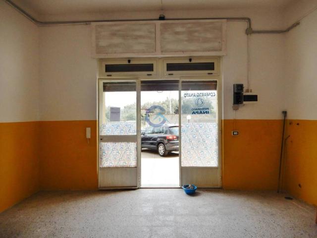 Locale Commerciale in affitto a Pontepiccolo, Calabria
