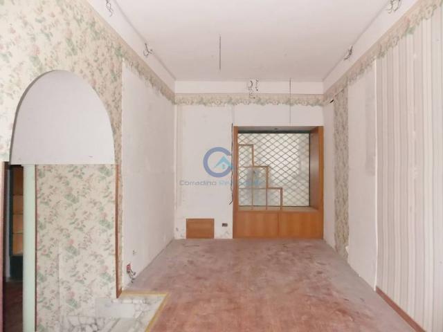 Locale Commerciale in affitto a Calabria, Catanzaro