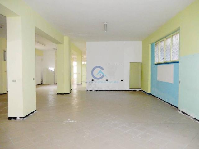 Locale Commerciale in affitto a Pontepiccolo, Calabria