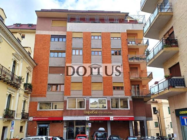 Locale Commerciale in affitto a Calabria, Catanzaro