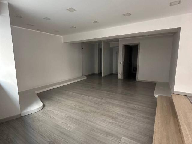 Locale Commerciale in affitto a Pontepiccolo, Calabria