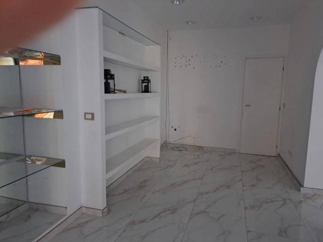 Locale Commerciale in affitto a Calabria, Catanzaro