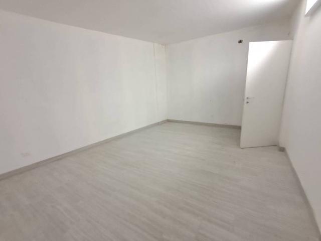 Locale Commerciale in affitto a Calabria, Catanzaro