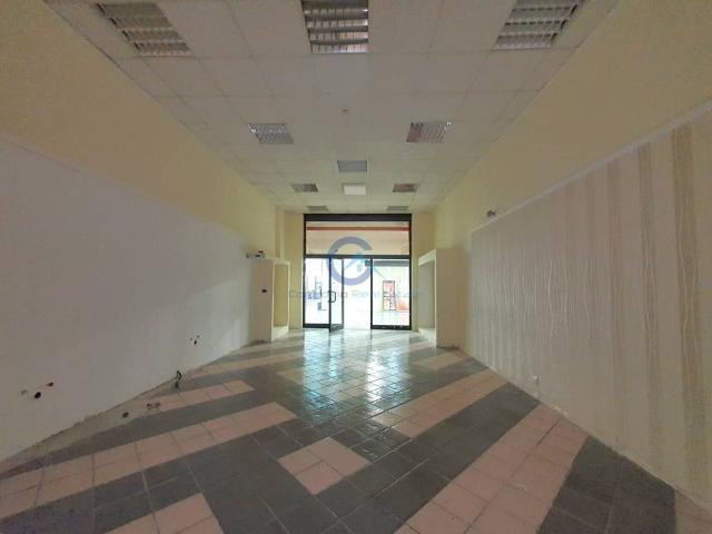Locale Commerciale in affitto a Calabria, Catanzaro