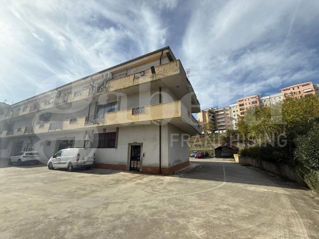 Locale Commerciale in affitto a Dulcino, Calabria