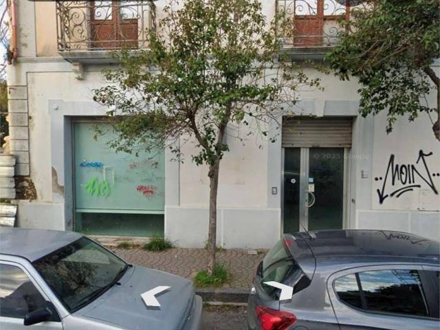 Locale Commerciale in affitto a Calabria, Catanzaro