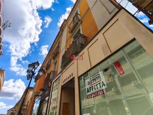 Locale Commerciale in affitto a Calabria, Catanzaro