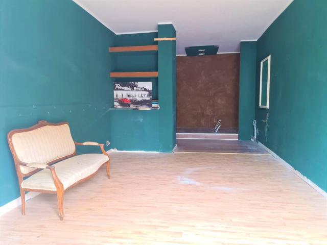 Locale Commerciale in affitto a Calabria, Catanzaro