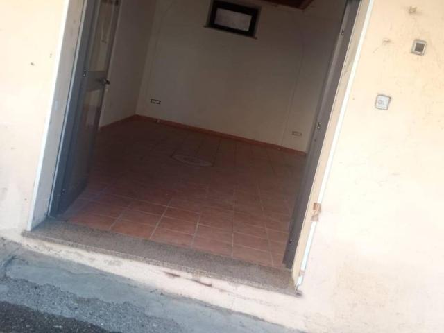Locale Commerciale in affitto a Pontepiccolo, Calabria