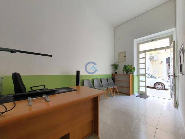 Locale Commerciale in affitto a Calabria, Catanzaro