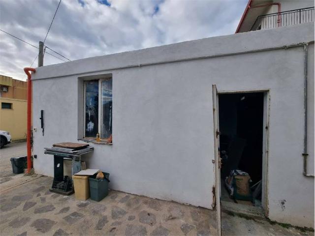 Locale Commerciale in affitto a Calabria, Catanzaro