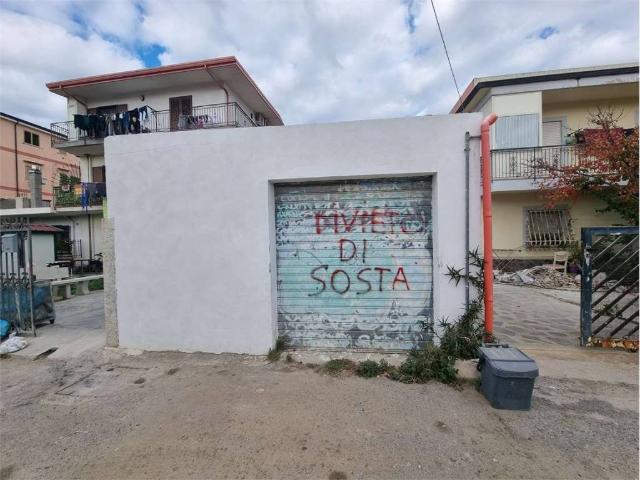 Locale Commerciale in affitto a Calabria, Catanzaro