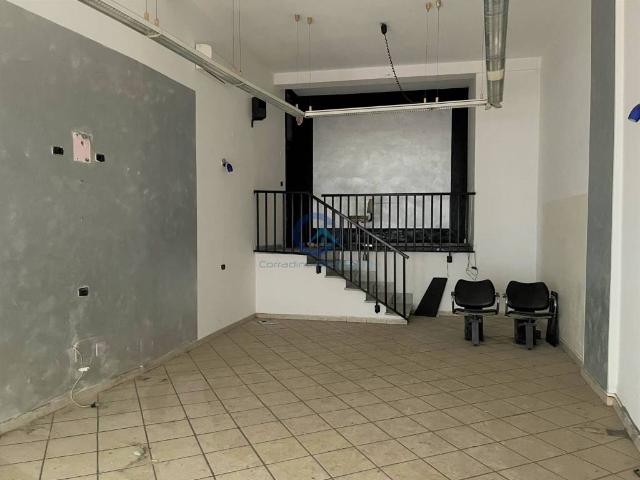 Locale Commerciale in affitto a Calabria, Catanzaro