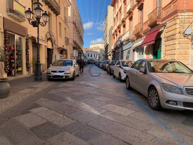 Locale Commerciale in affitto a Calabria, Catanzaro