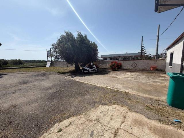 Locale Commerciale in affitto a Calabria, Catanzaro