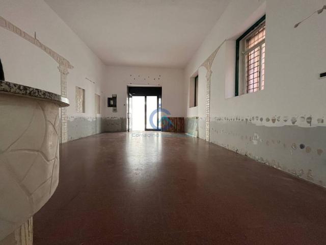 Locale Commerciale in affitto a Calabria, Catanzaro