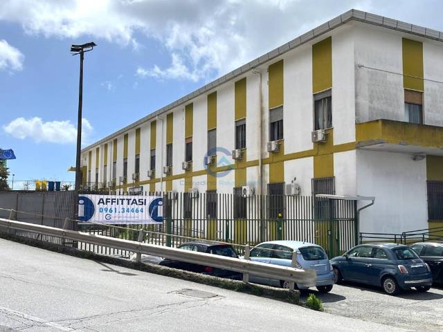 Locale Commerciale in affitto a Sant'Antonio, Calabria