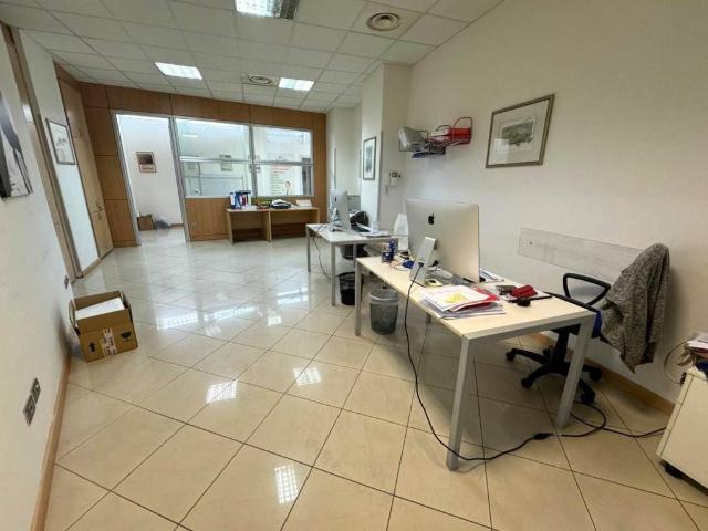 Locale Commerciale in affitto a Calabria, Catanzaro