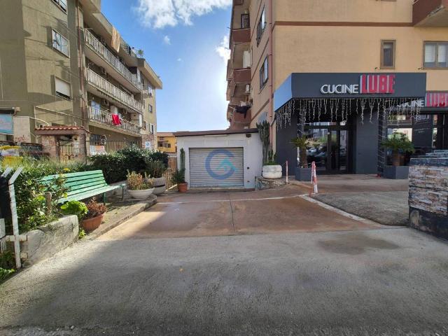 Locale Commerciale in affitto a Calabria, Catanzaro