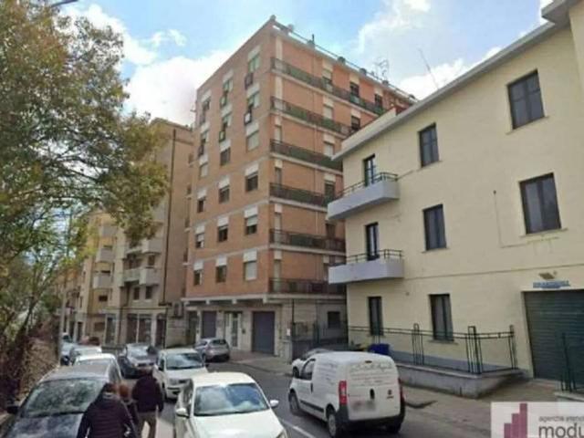 Locale Commerciale in affitto a Calabria, Catanzaro