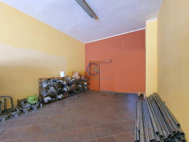Locale Commerciale in affitto a Calabria, Catanzaro