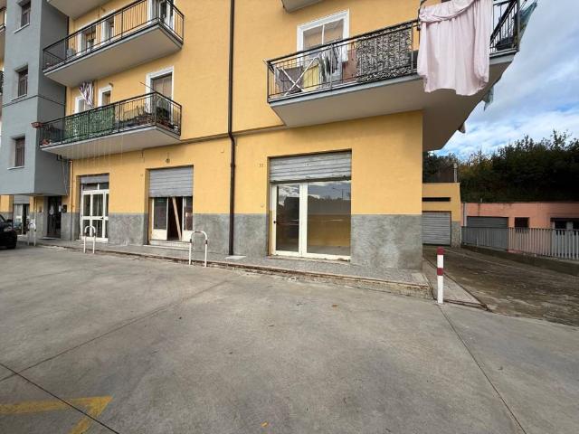 Locale Commerciale in affitto a Pontepiccolo, Calabria