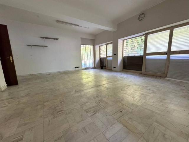 Locale Commerciale in affitto a Siano, Calabria