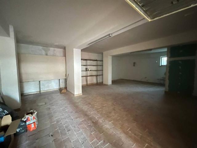 Locale Commerciale in affitto a Calabria, Catanzaro