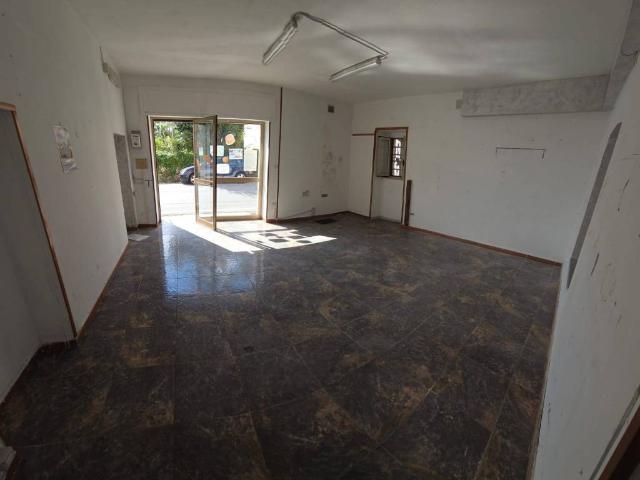 Locale Commerciale in affitto a Sant'Elia, Calabria