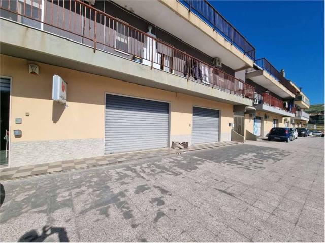 Locale Commerciale in affitto a Santa Maria, Calabria