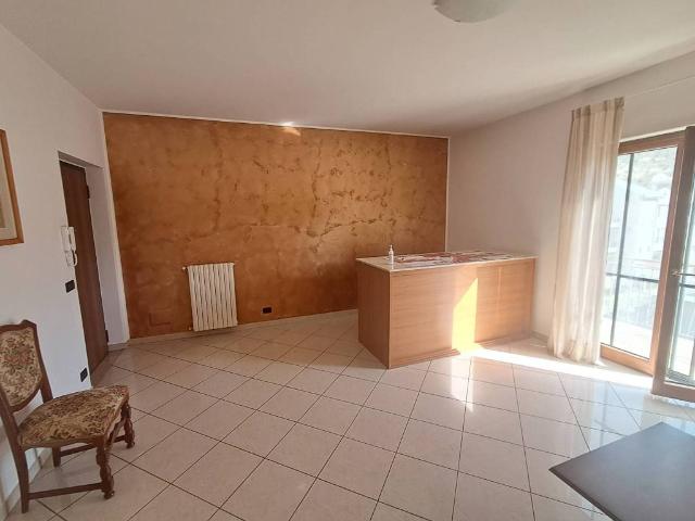 Locale Commerciale in affitto a Dulcino, Calabria