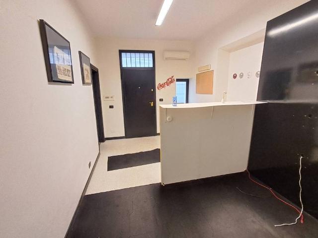 Locale Commerciale in affitto a Pontepiccolo, Calabria