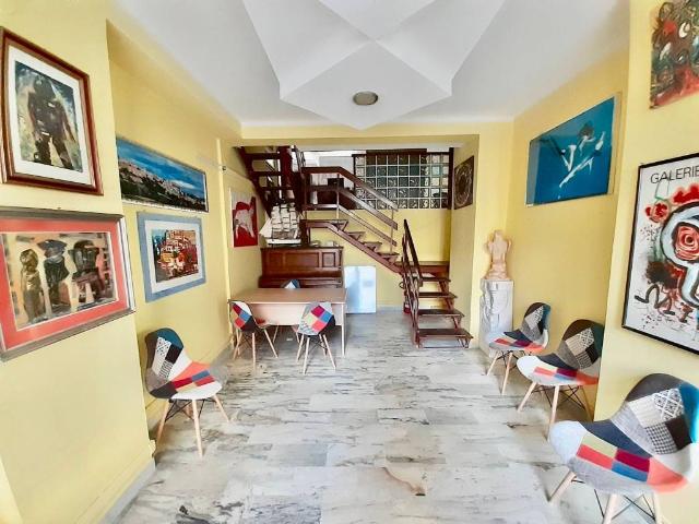 Locale Commerciale in affitto a Calabria, Catanzaro