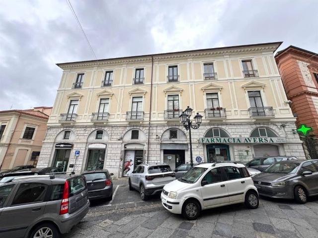 Locale Commerciale in affitto a Calabria, Catanzaro