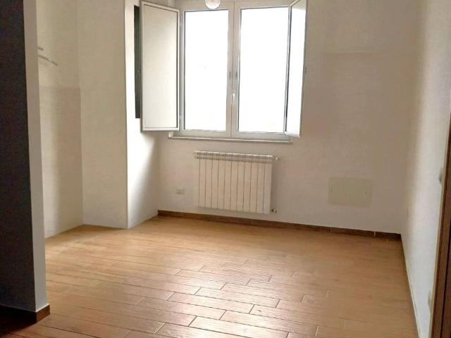 Locale Commerciale in affitto a Calabria, Catanzaro