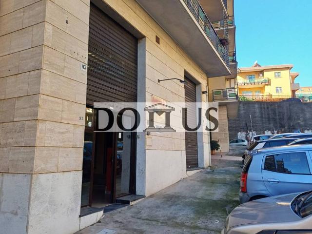 Locale Commerciale in affitto a Calabria, Catanzaro