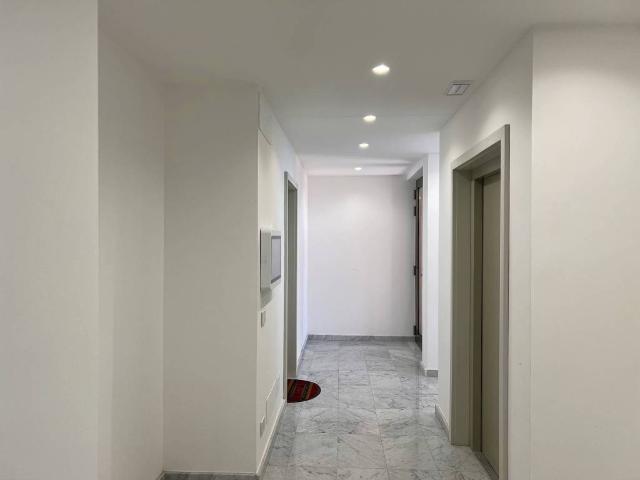 Locale Commerciale in affitto a Calabria, Catanzaro