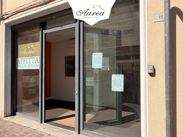 Locale Commerciale in affitto a Cattolica, Reggio Emilia