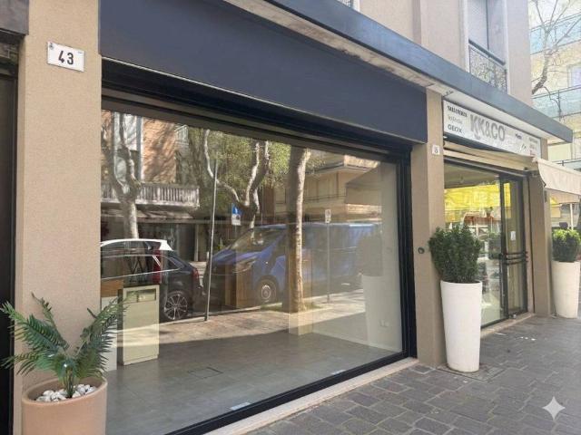 Locale Commerciale in affitto a Cattolica, Reggio Emilia