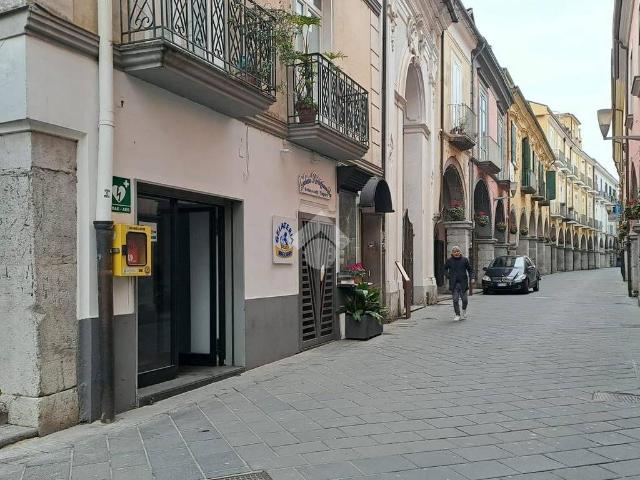 Locale Commerciale in affitto a Casa Davide, Cava De' Tirreni