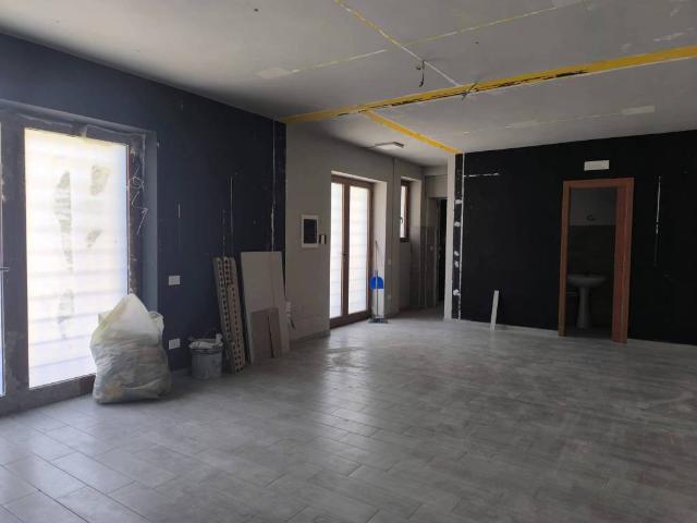 Locale Commerciale in affitto a Santa Rosa, Cava De' Tirreni