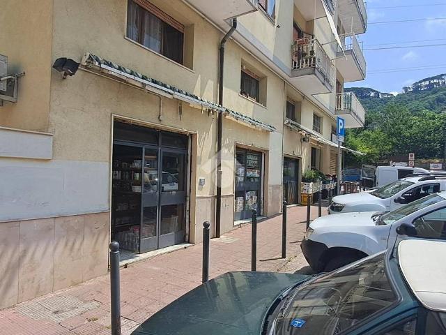Locale Commerciale in affitto a San Nicola, Cava De' Tirreni