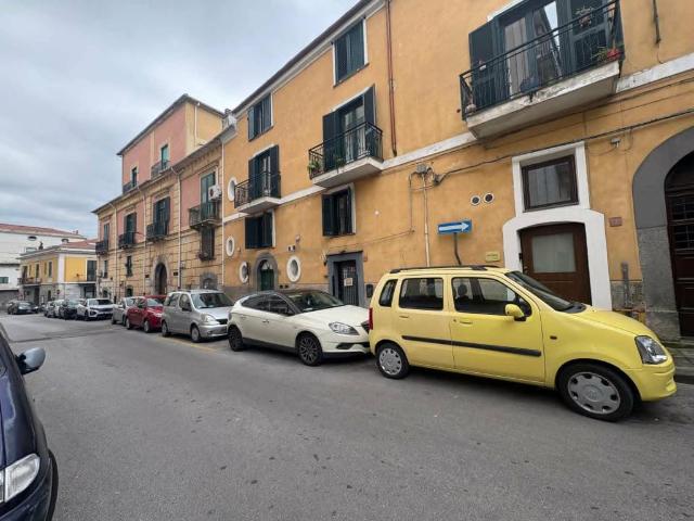 Locale Commerciale in affitto a Pianesi, Cava De' Tirreni