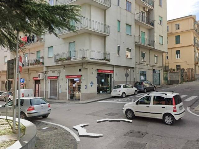 Locale Commerciale in affitto a Passetto, Cava De' Tirreni