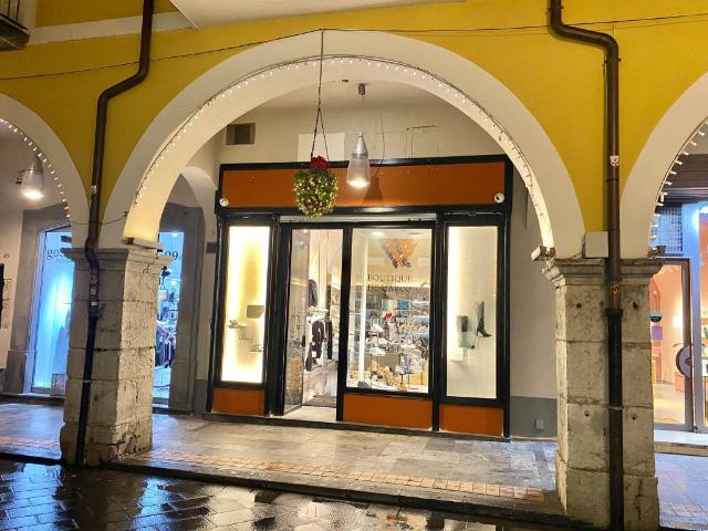 Locale Commerciale in affitto a Casa Davide, Cava De' Tirreni
