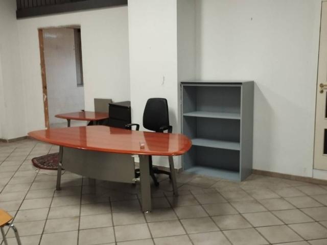 Locale Commerciale in affitto a Pianesi, Cava De' Tirreni